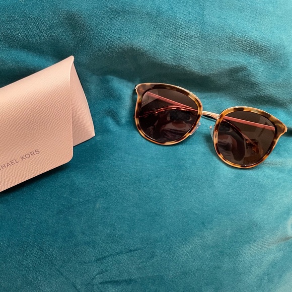 Michael Kors Adrianna bright sunglasses - Picture 2 of 3